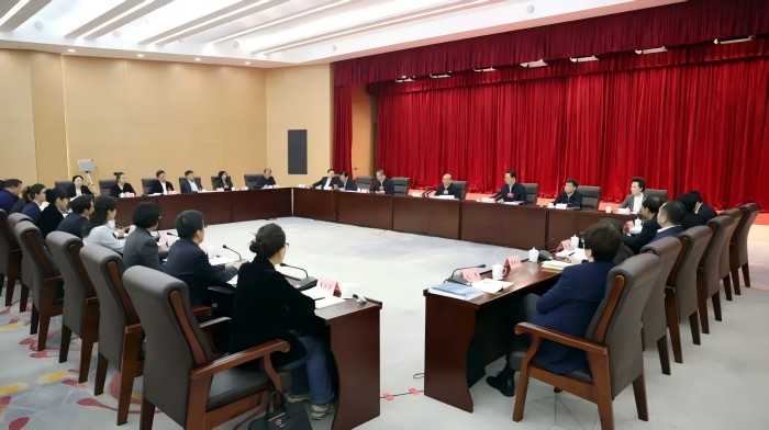 许勤参加省政协十三届三次会议联组讨论