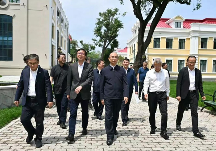 许勤到哈尔滨工业大学调研