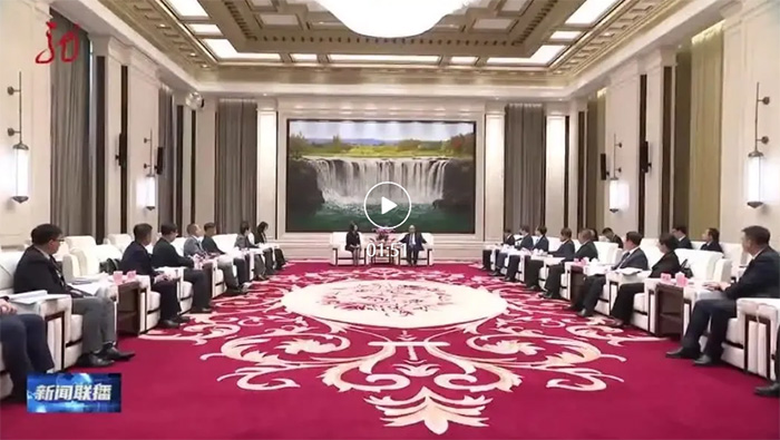 许勤会见澳门特区政府社会文化司司长柯岚