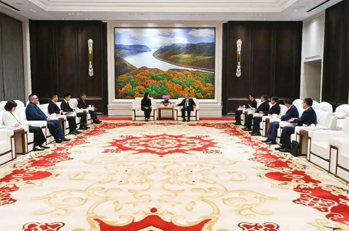 许勤会见沃尔玛中国总裁朱晓静