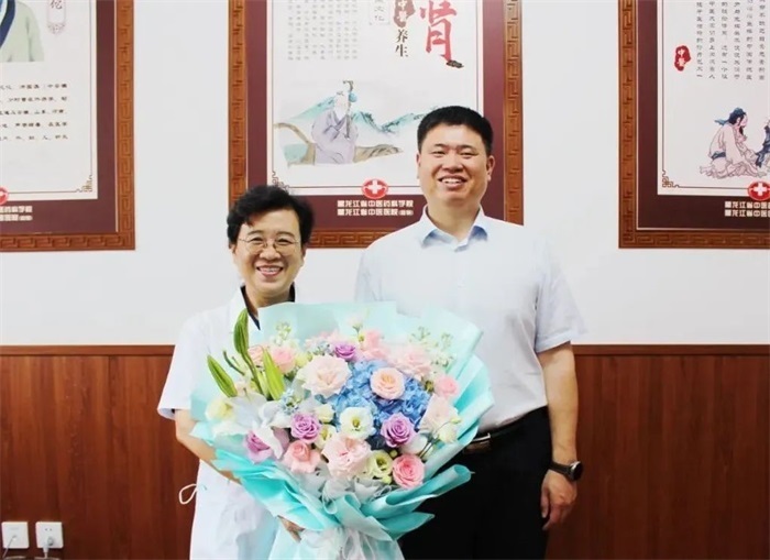 致敬医者仁心——我院开展医师节慰问活动