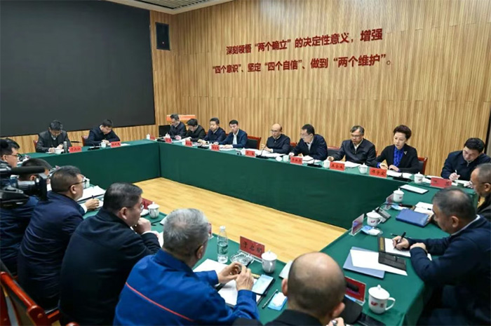 许勤在深哈产业园宣讲党的二十届四中全会精神并召开座谈会