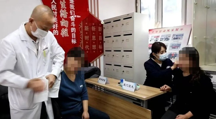 厚植健康沃土 赋能企业发展——黑龙江省中医药科学院专家团队赴教化电子大世界开展惠企义诊
