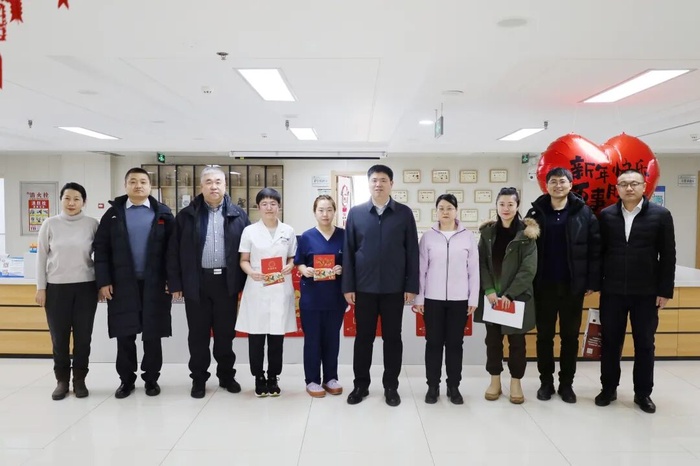 辞旧迎新守岁时，温情慰问暖人心——黑龙江省中医药科学院领导除夕慰问一线值班人员